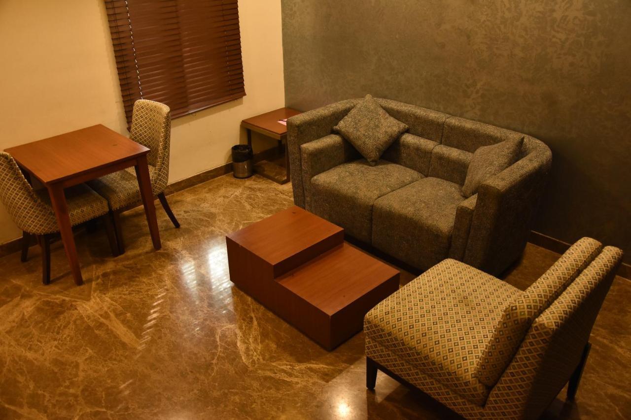 Poppys Vista Hotel Thirumurugan Poondi Eksteriør billede