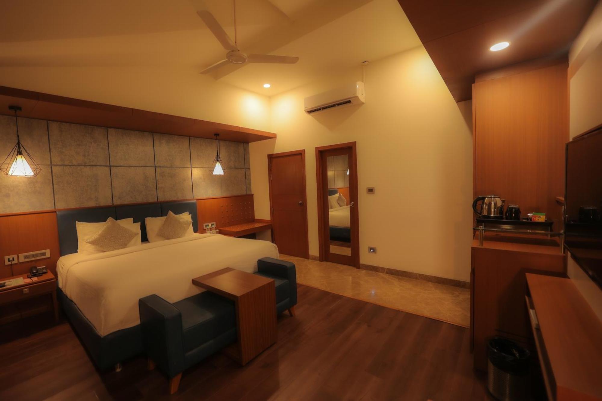 Poppys Vista Hotel Thirumurugan Poondi Eksteriør billede